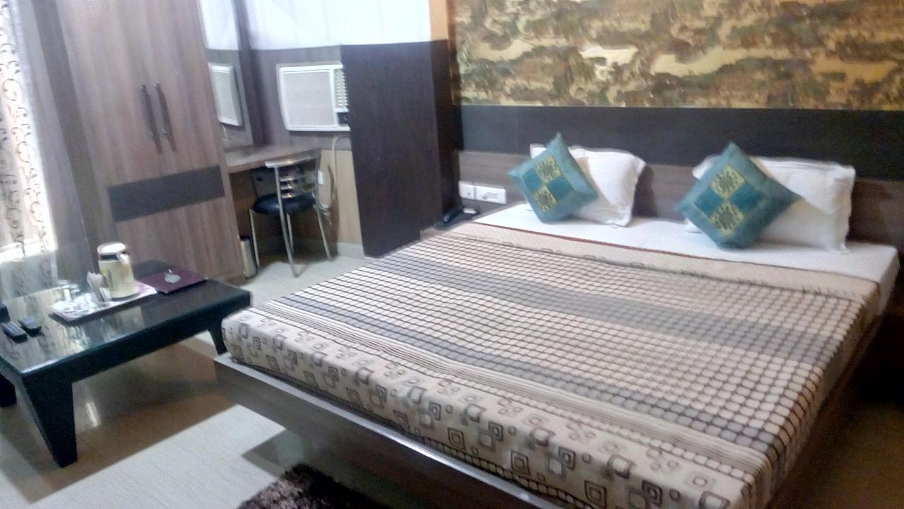 Hotel Desire Hisar ภายนอก รูปภาพ